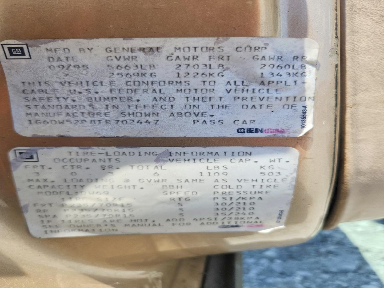 1996 Cadillac Fleetwood Base Tan vin: 1G6DW52P8TR702447