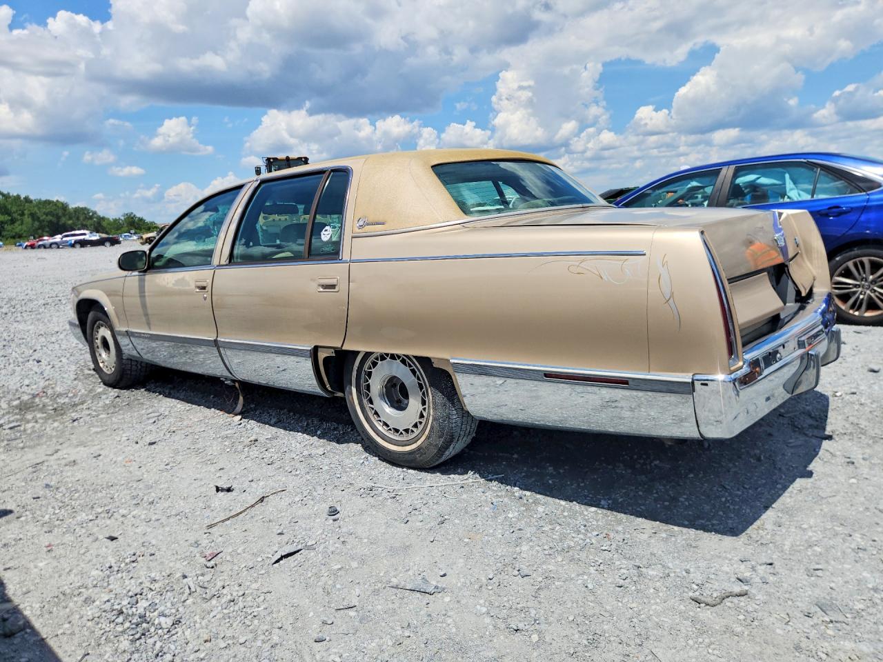 1996 Cadillac Fleetwood Base Tan vin: 1G6DW52P8TR702447