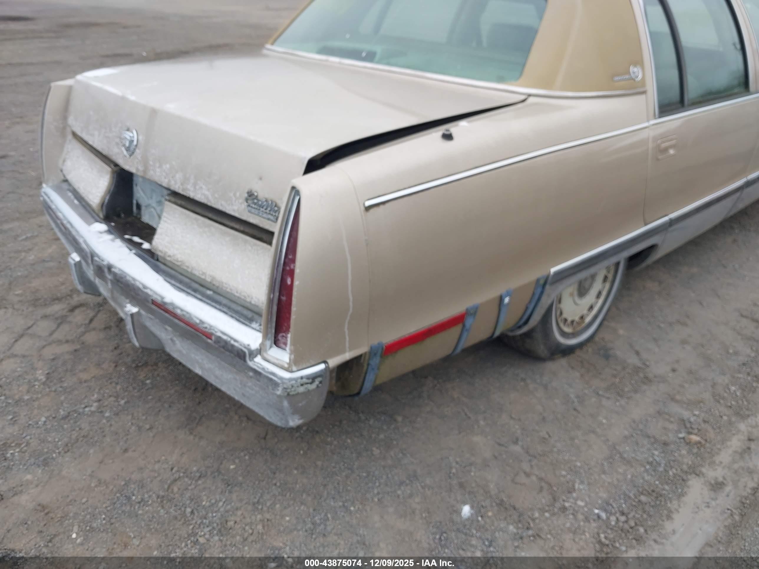 1996 Cadillac Fleetwood Brougham Gold vin: 1G6DW52P8TR707325