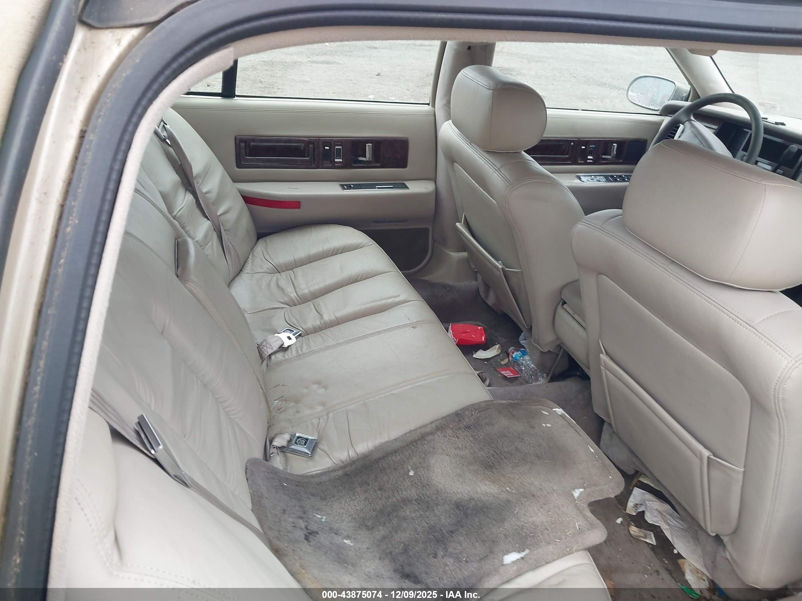 1996 Cadillac Fleetwood Brougham Gold vin: 1G6DW52P8TR707325
