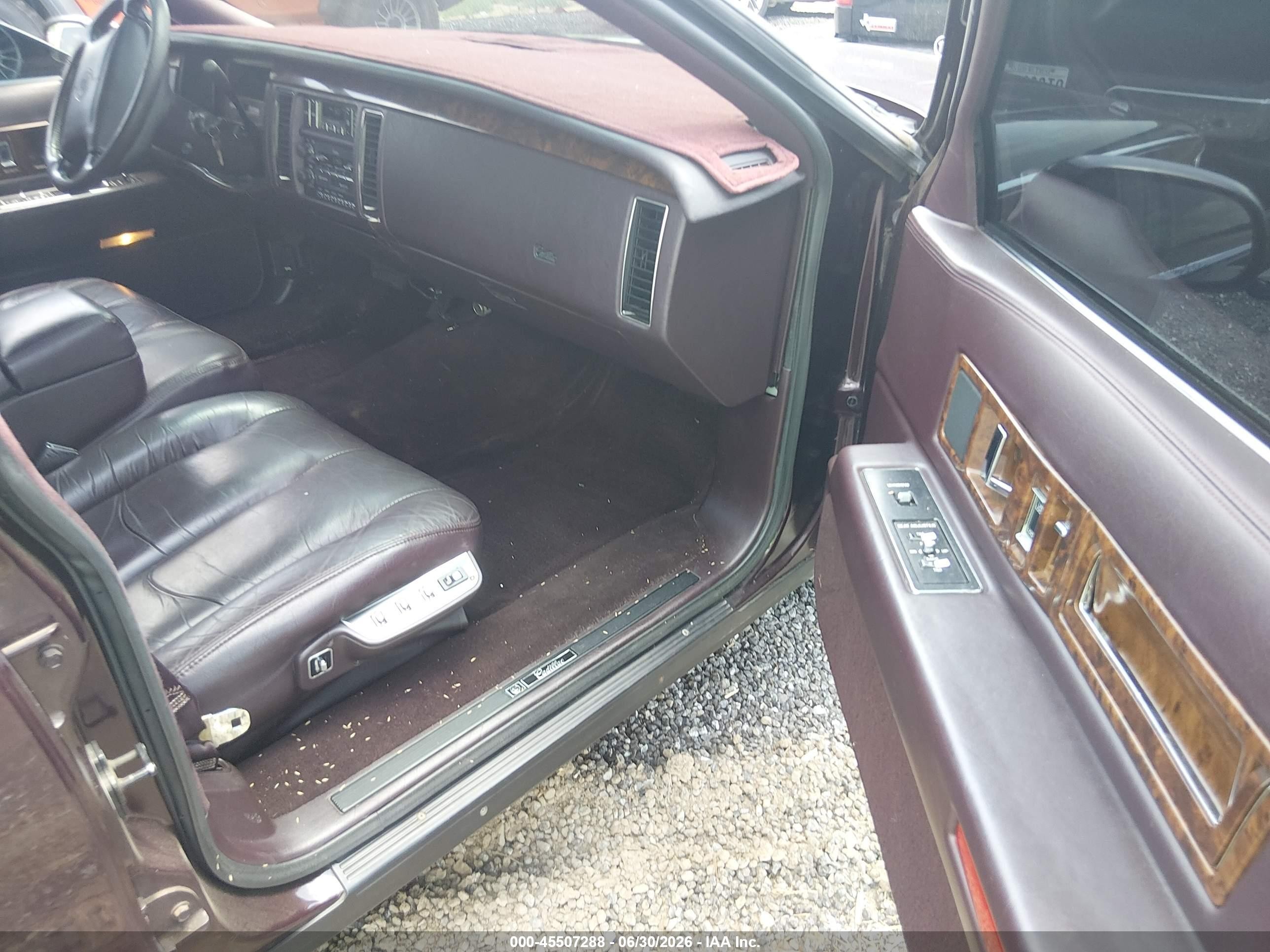 1994 Cadillac Fleetwood Brougham Burgundy vin: 1G6DW52P9RR704989
