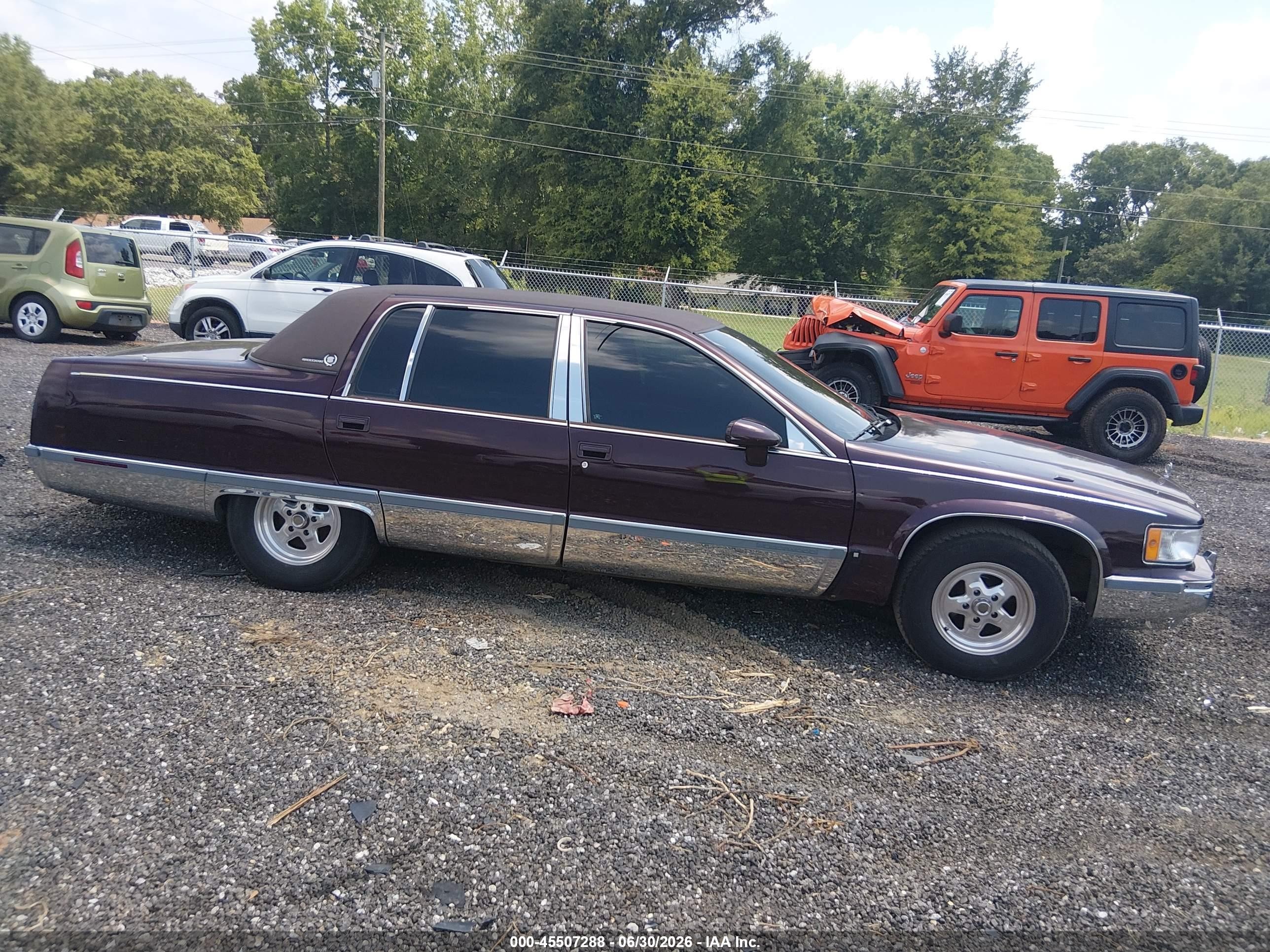 1994 Cadillac Fleetwood Brougham Burgundy vin: 1G6DW52P9RR704989