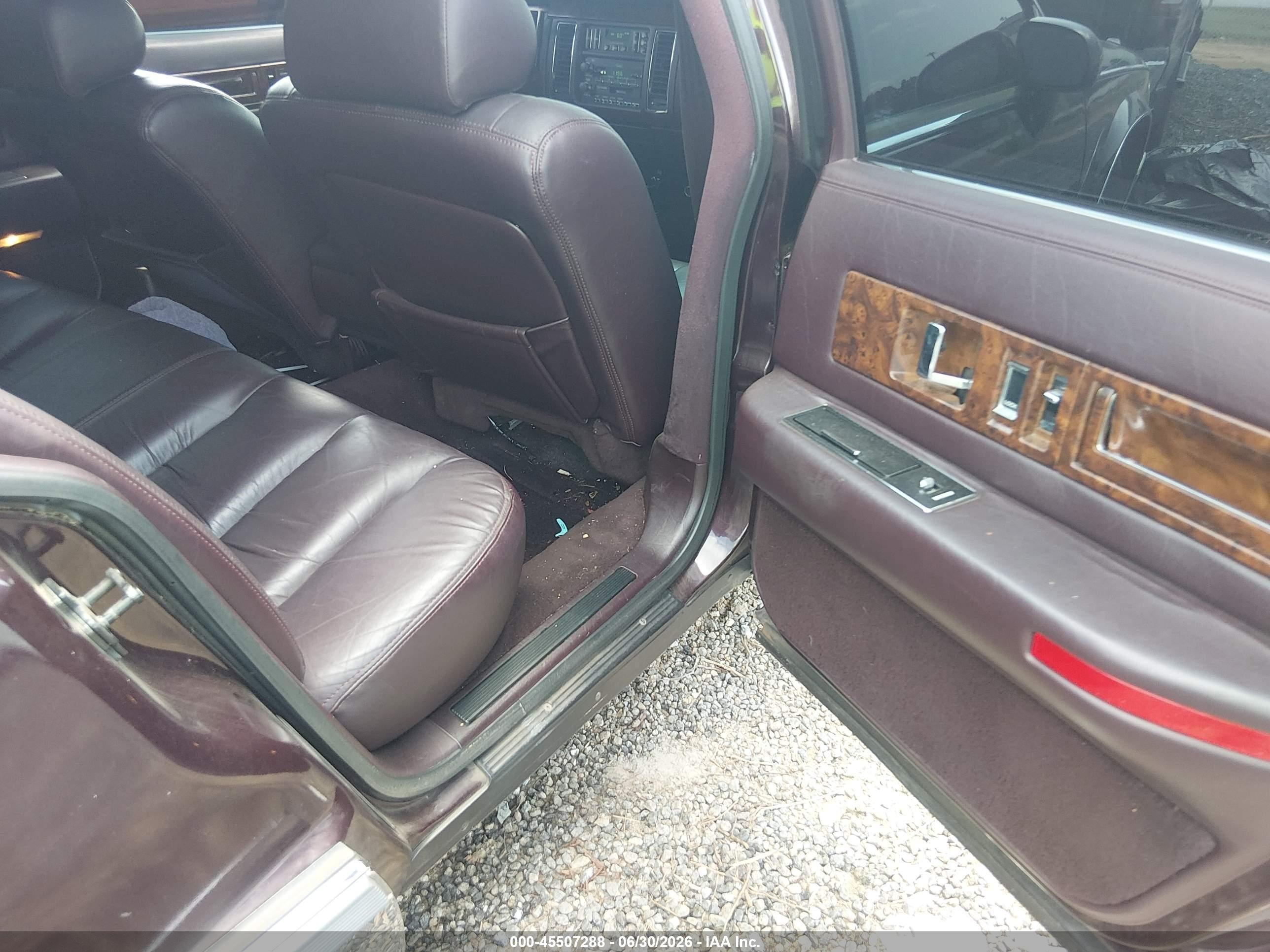 1994 Cadillac Fleetwood Brougham Burgundy vin: 1G6DW52P9RR704989