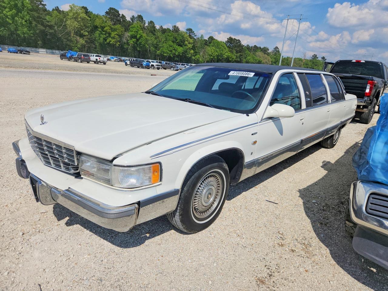 1996 Cadillac Fleetwood Base White vin: 1G6DW52PXTR711103
