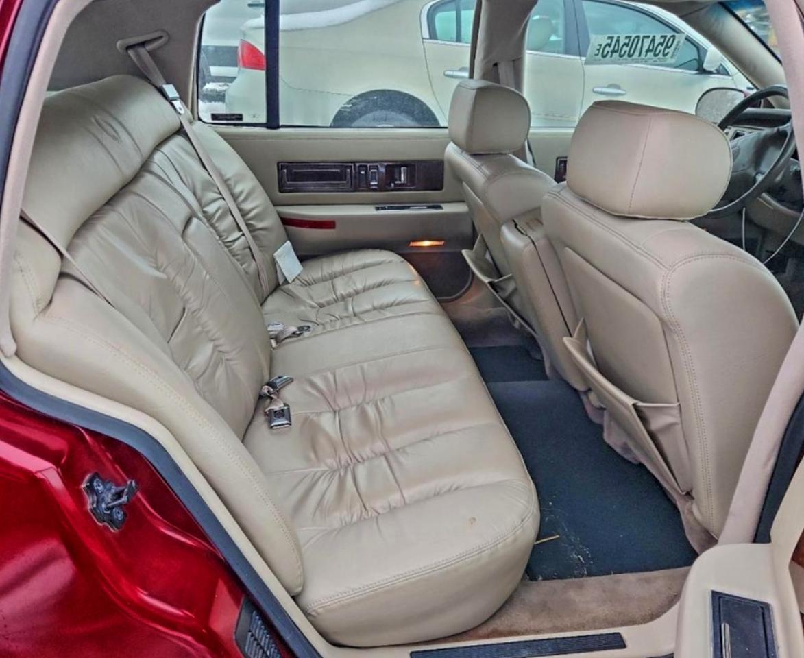 1996 Cadillac Fleetwood Base Burgundy vin: 1G6DW52PXTR712137