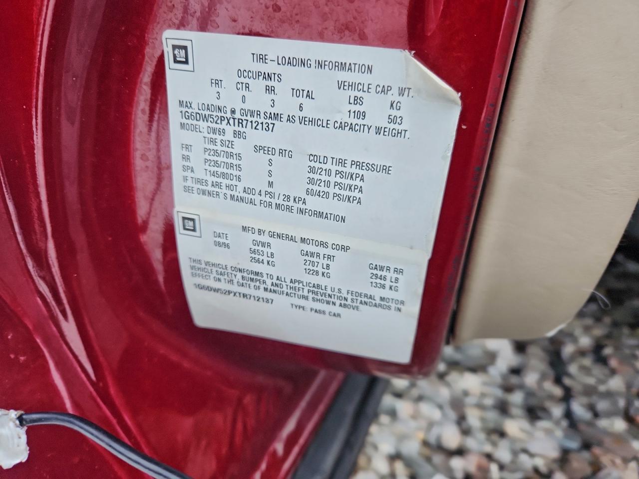 1996 Cadillac Fleetwood Base Burgundy vin: 1G6DW52PXTR712137
