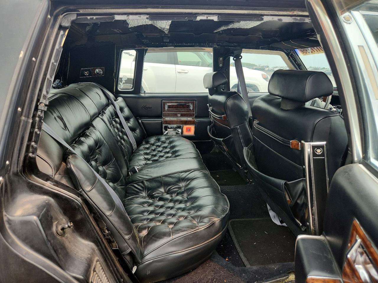 1990 Cadillac Brougham Black vin: 1G6DW5472LR727082