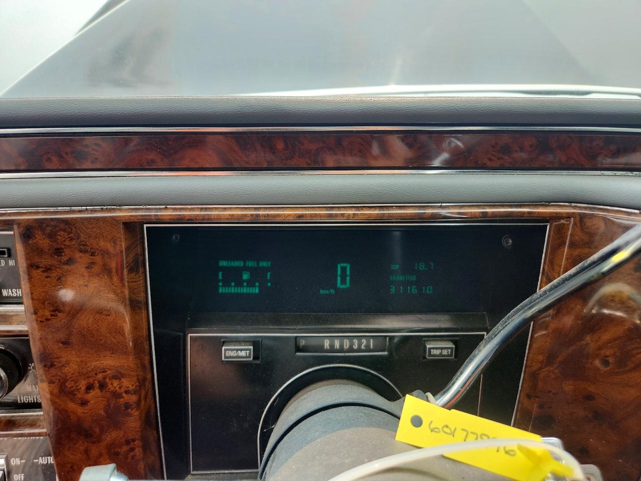 1990 Cadillac Brougham Black vin: 1G6DW5472LR727082