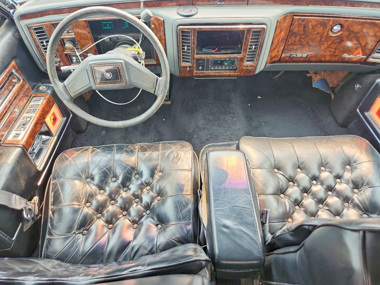 1990 Cadillac Brougham Black vin: 1G6DW5472LR727082