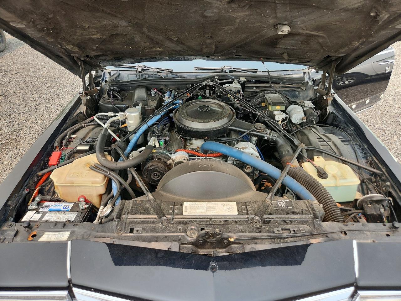 1990 Cadillac Brougham Black vin: 1G6DW5472LR727082