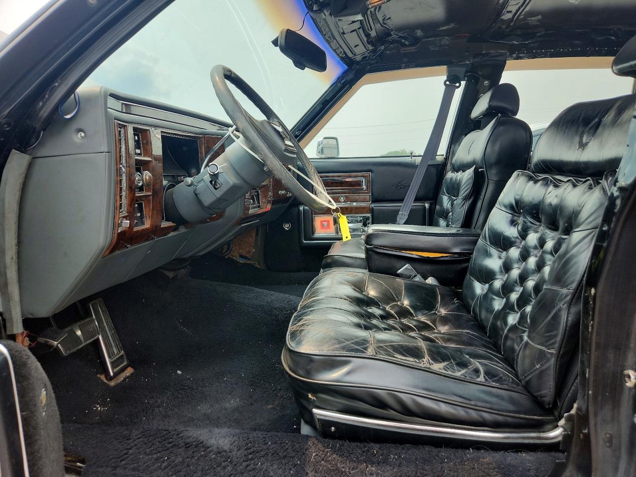 1990 Cadillac Brougham Black vin: 1G6DW5472LR727082