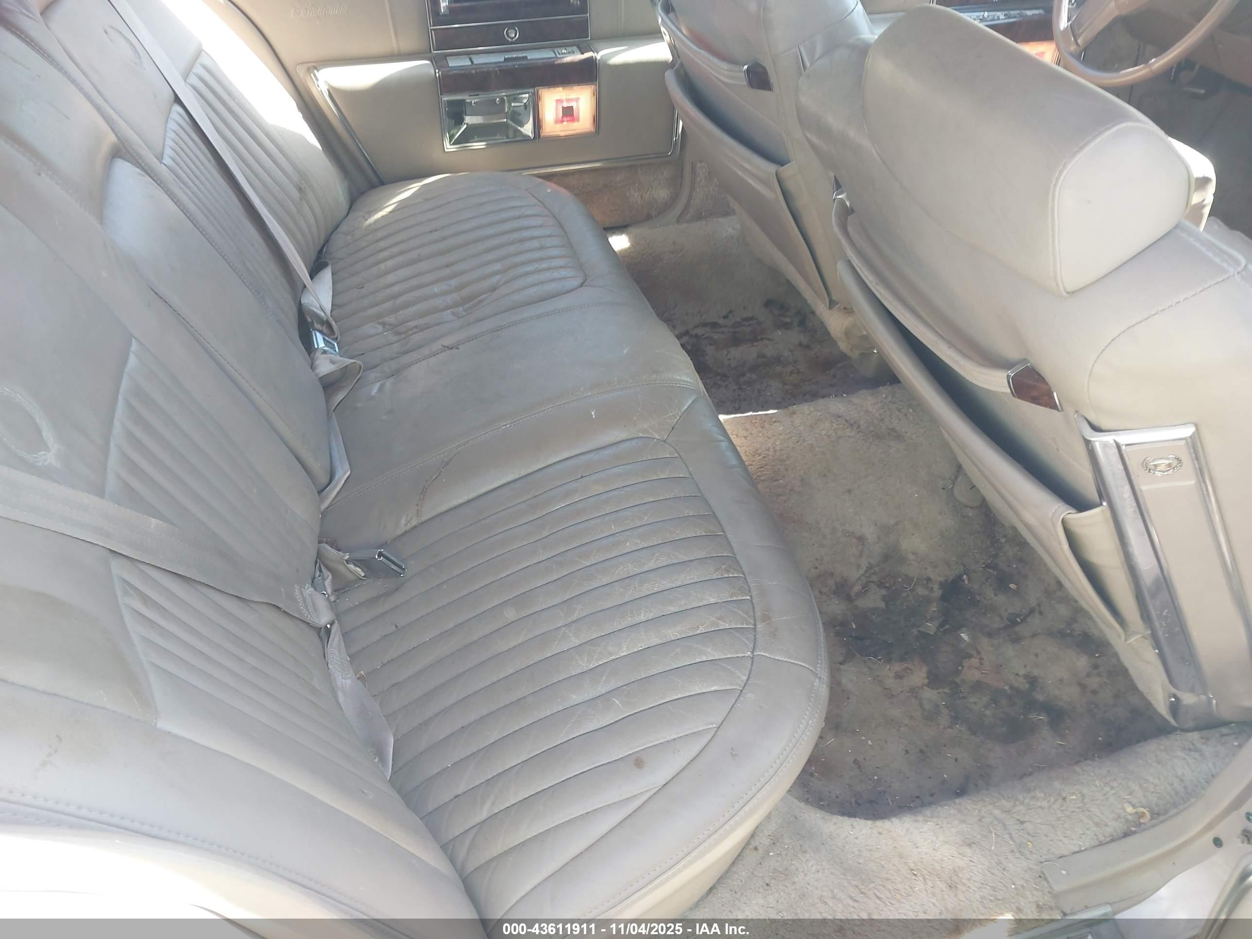 1991 Cadillac Brougham   Желто-коричневый vin: 1G6DW5476MR708620