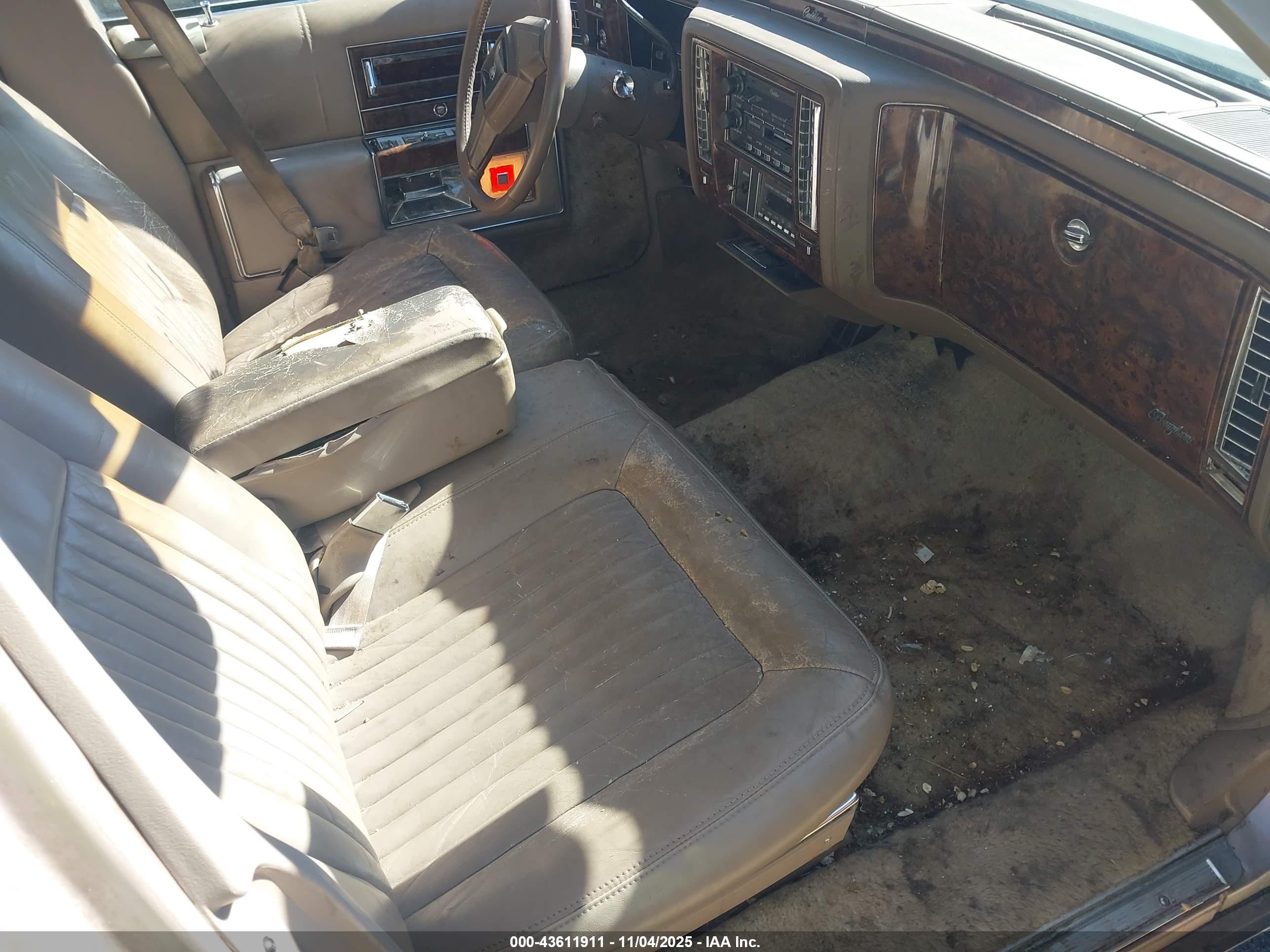 1991 Cadillac Brougham   Желто-коричневый vin: 1G6DW5476MR708620