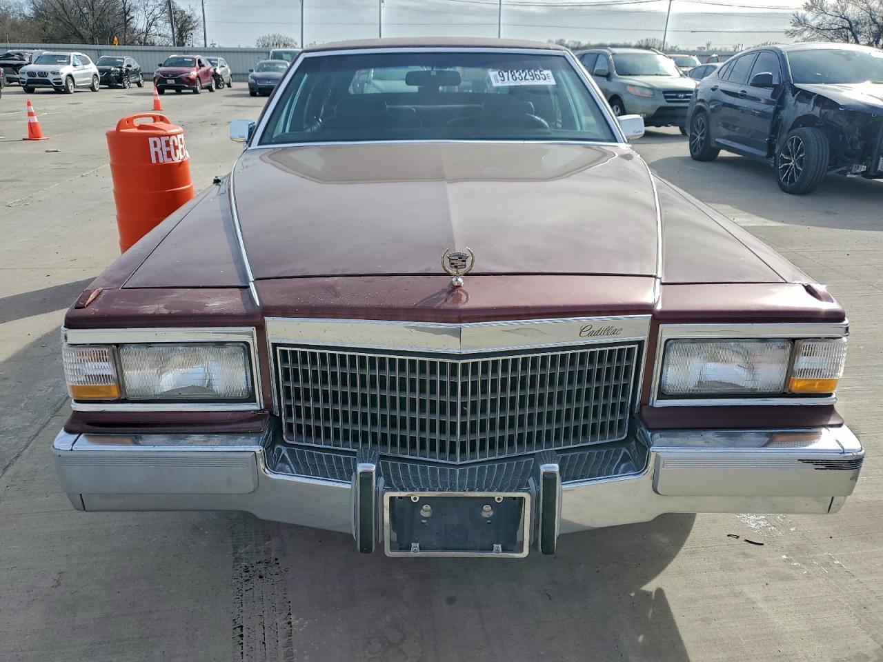 1991 Cadillac Brougham Burgundy vin: 1G6DW5477MR726947
