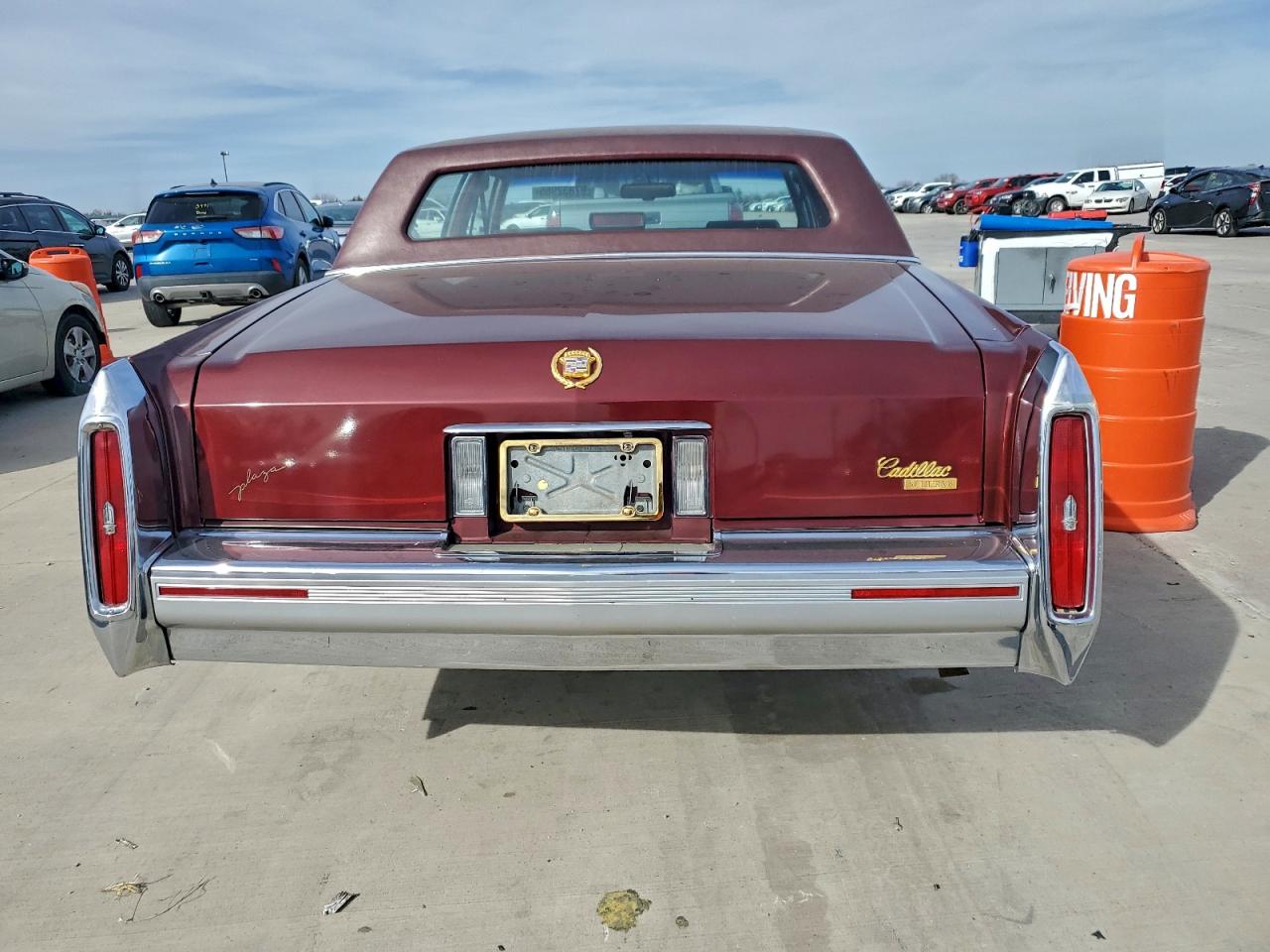 1991 Cadillac Brougham Burgundy vin: 1G6DW5477MR726947