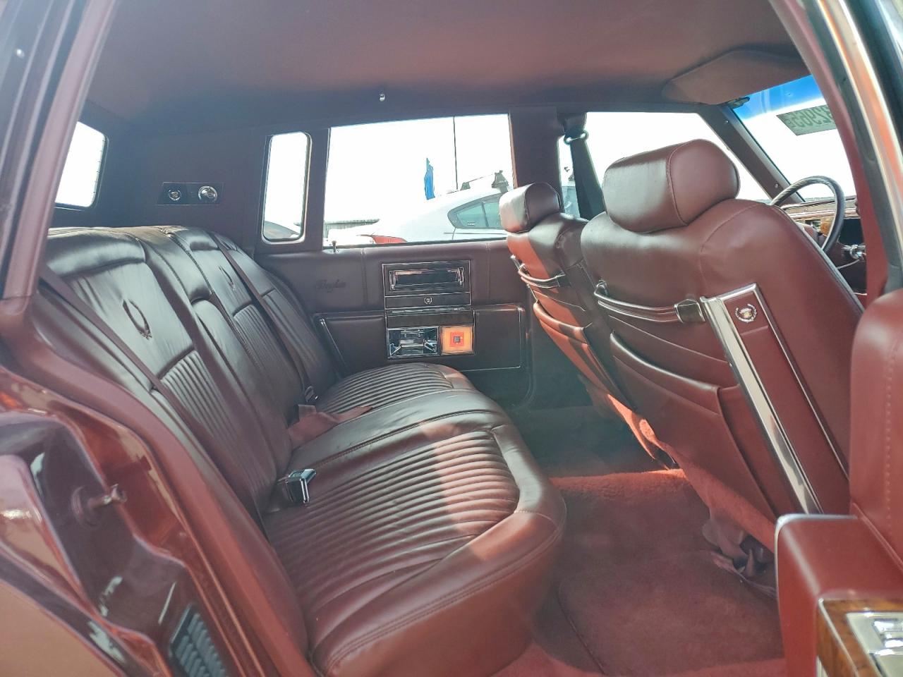 1991 Cadillac Brougham Burgundy vin: 1G6DW5477MR726947