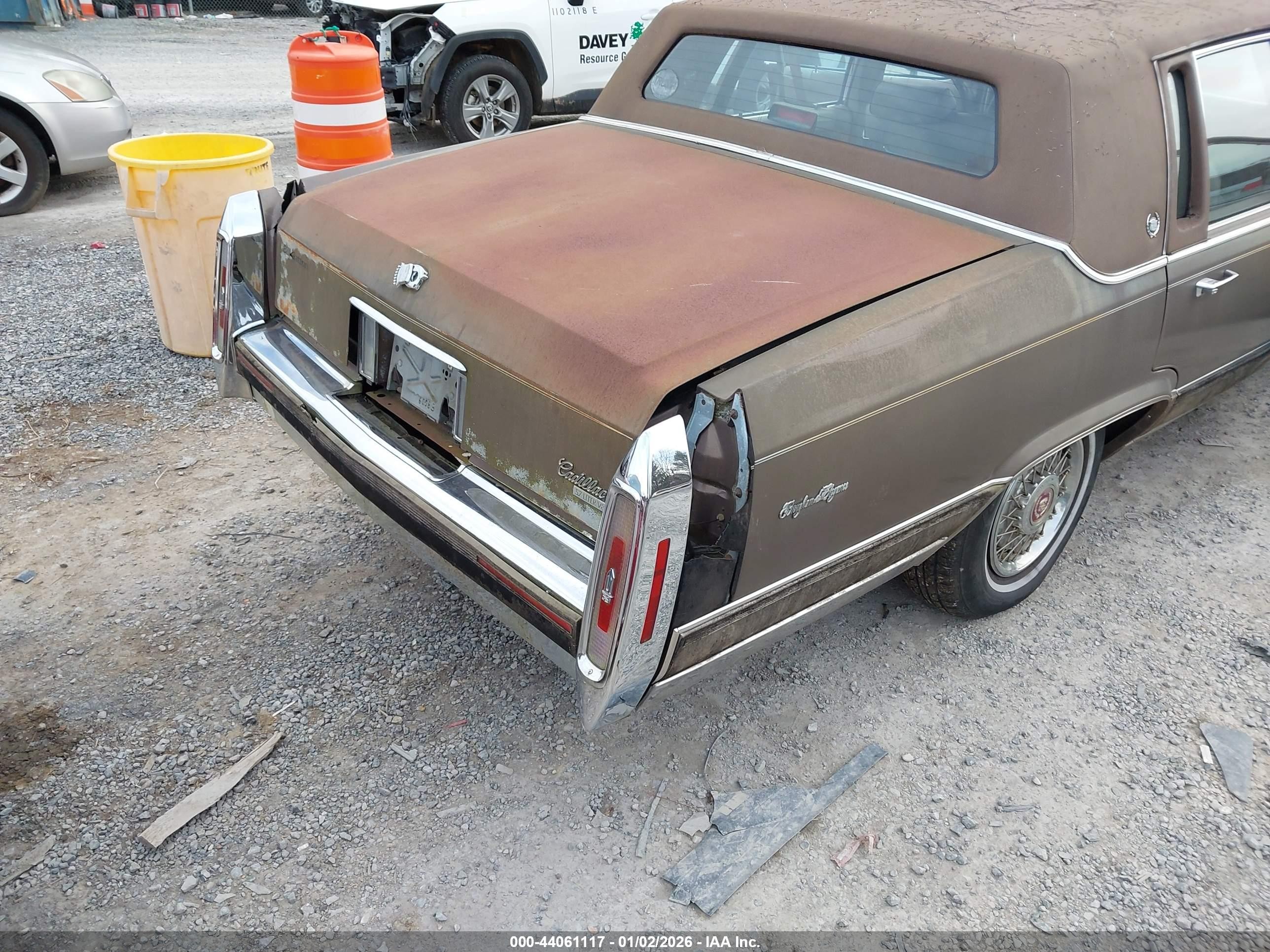 1990 Cadillac Brougham   Brown vin: 1G6DW547XLR717416