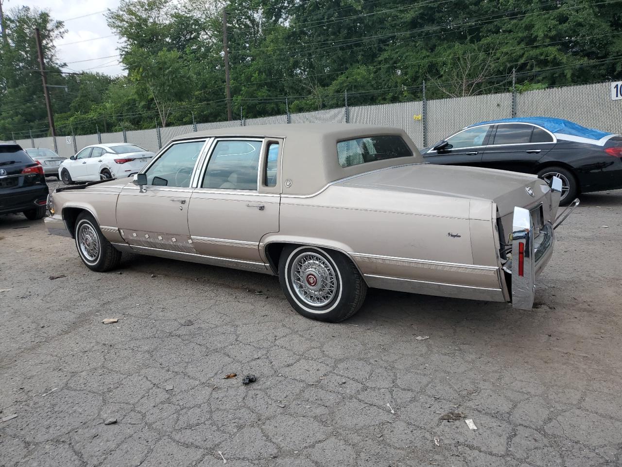 1991 Cadillac Brougham Бежевый vin: 1G6DW54E7MR717745