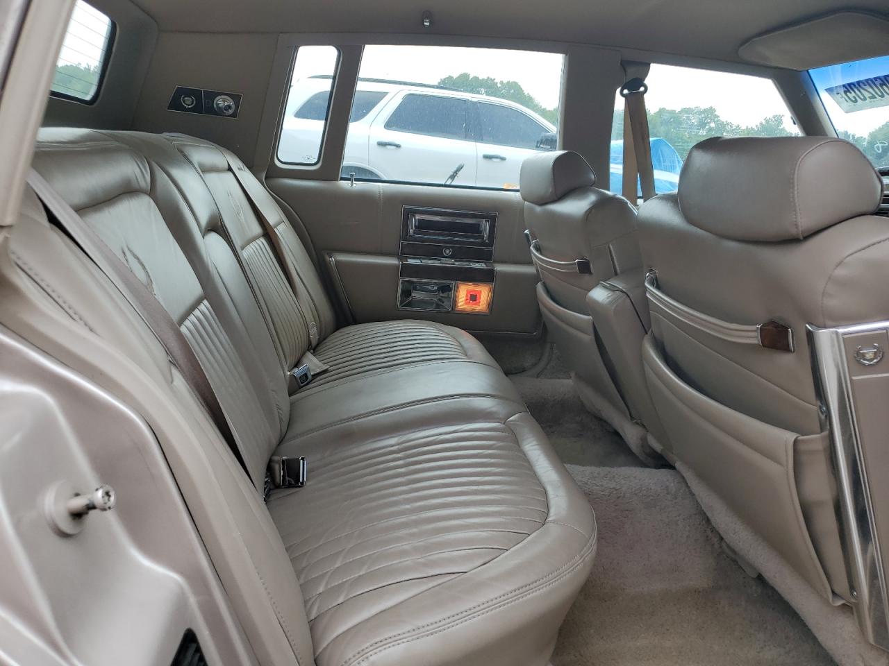 1991 Cadillac Brougham Бежевый vin: 1G6DW54E7MR717745
