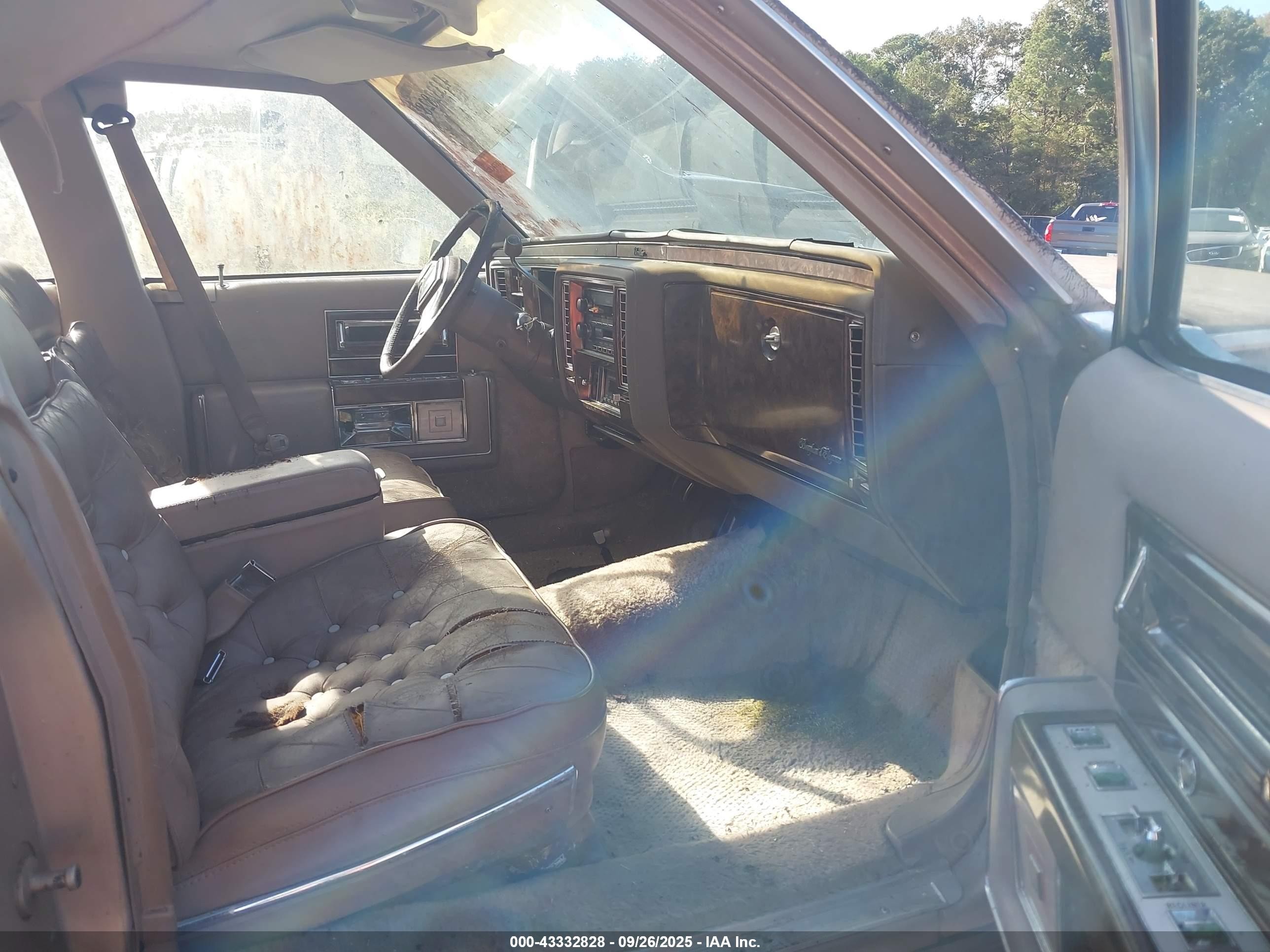 1991 Cadillac Brougham   Tan vin: 1G6DW54E8MR717690