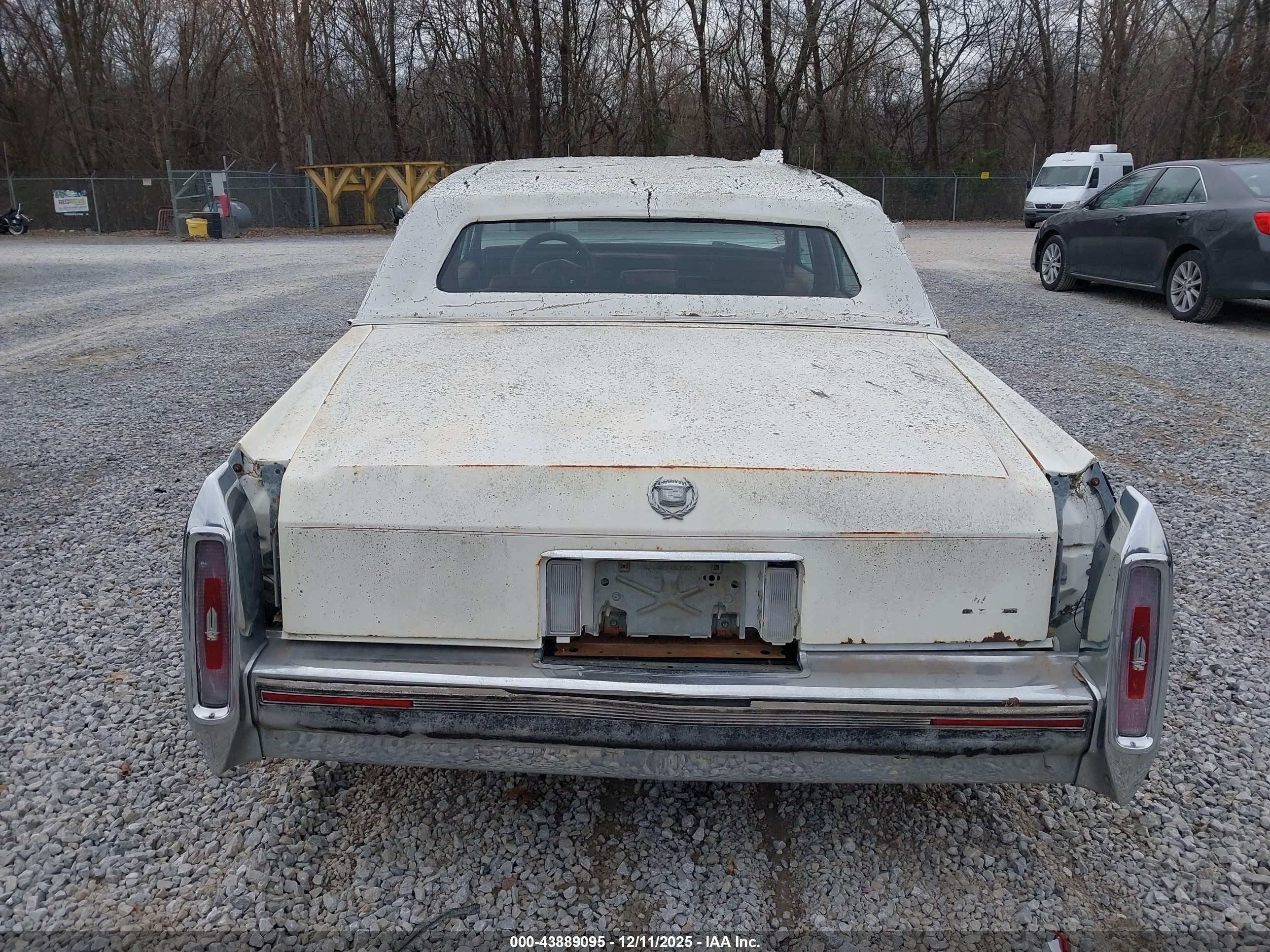 1990 Cadillac Brougham   Белый vin: 1G6DW54Y4LR723270