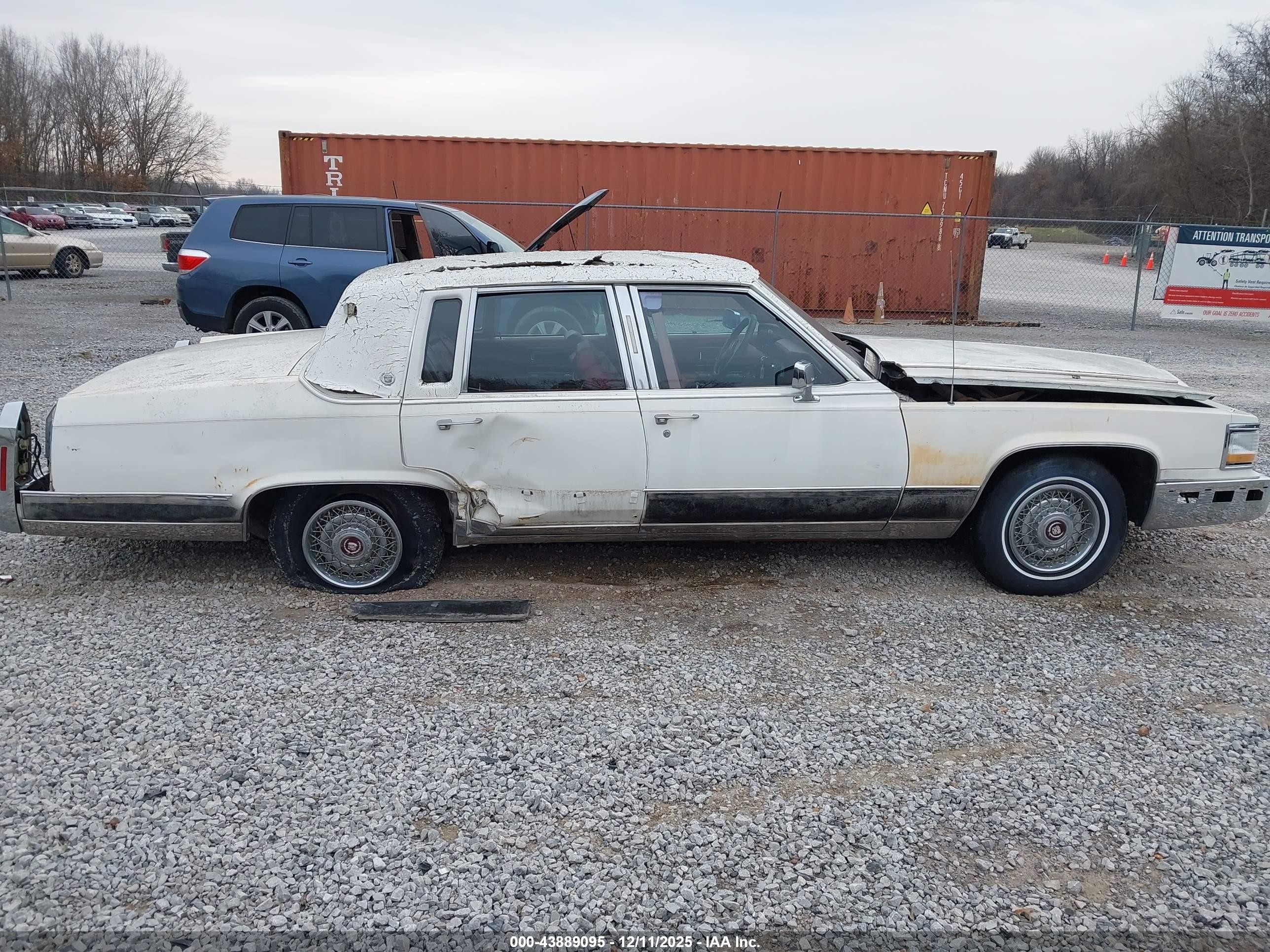 1990 Cadillac Brougham   Белый vin: 1G6DW54Y4LR723270