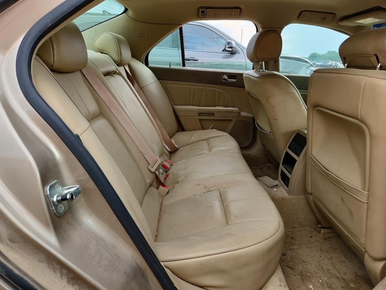 2005 Cadillac Sts Tan vin: 1G6DW677250180579