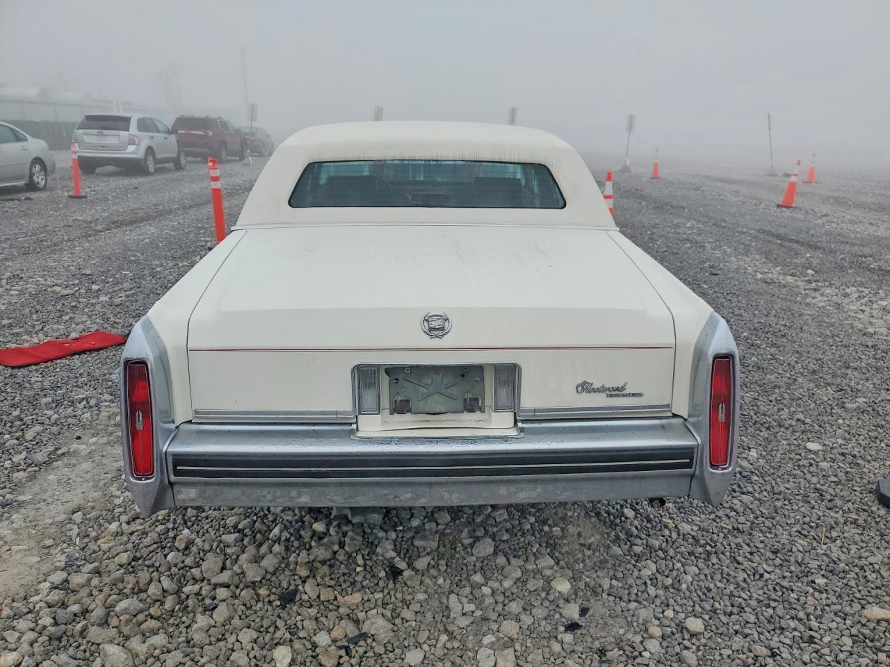 1986 Cadillac Fleetwood Brougham White vin: 1G6DW69Y0G9723058