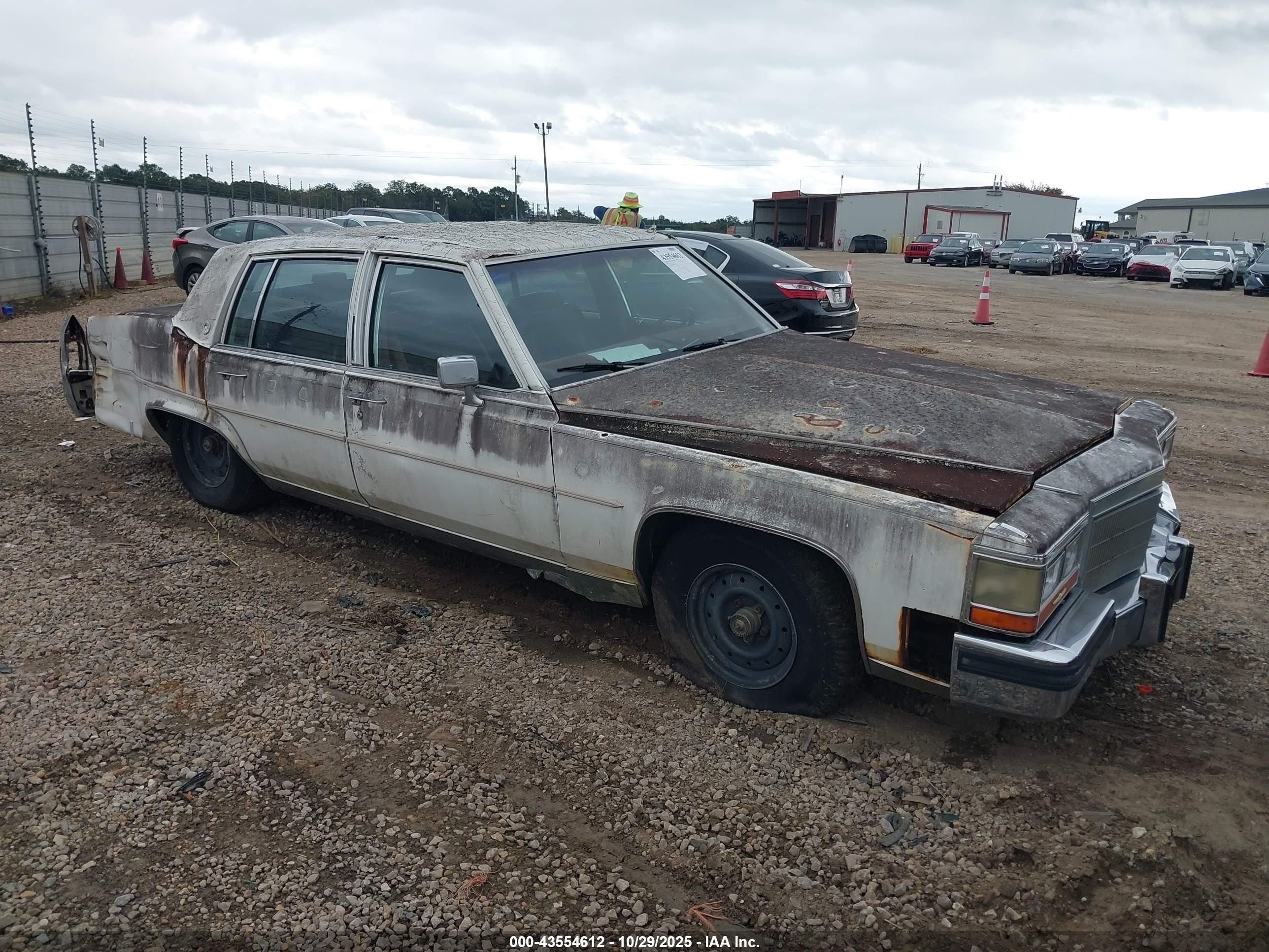 1986 Cadillac Fleetwood Brougham White vin: 1G6DW69Y9G9745463