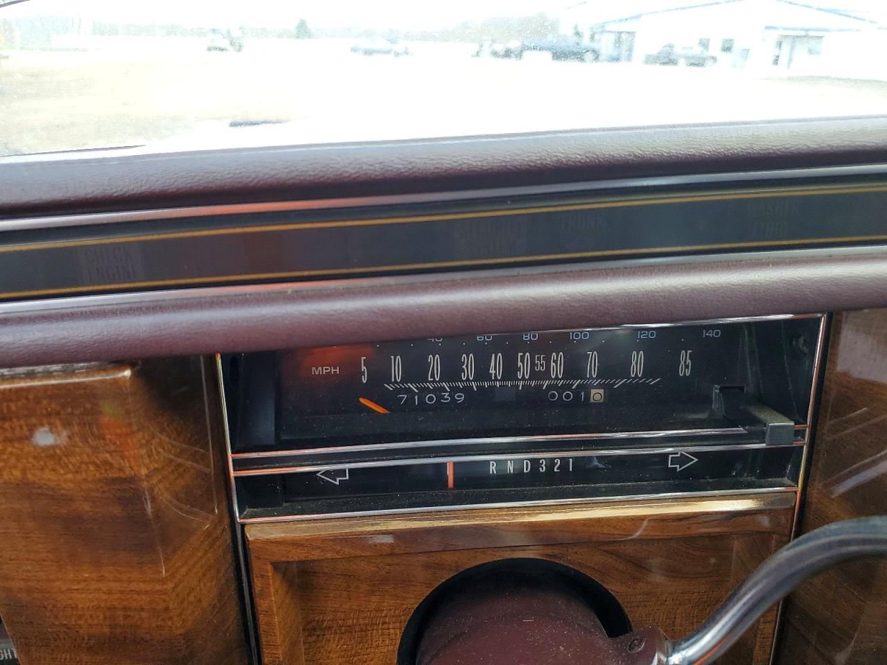 1986 Cadillac Fleetwood Brougham Maroon vin: 1G6DW69YXG9739087