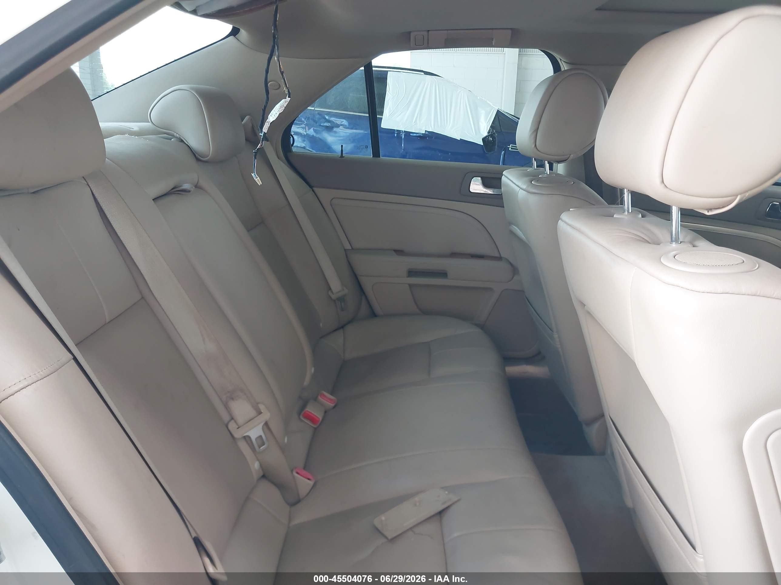 2011 Cadillac Sts Rwd W/1sb White vin: 1G6DW6EDXB0117895