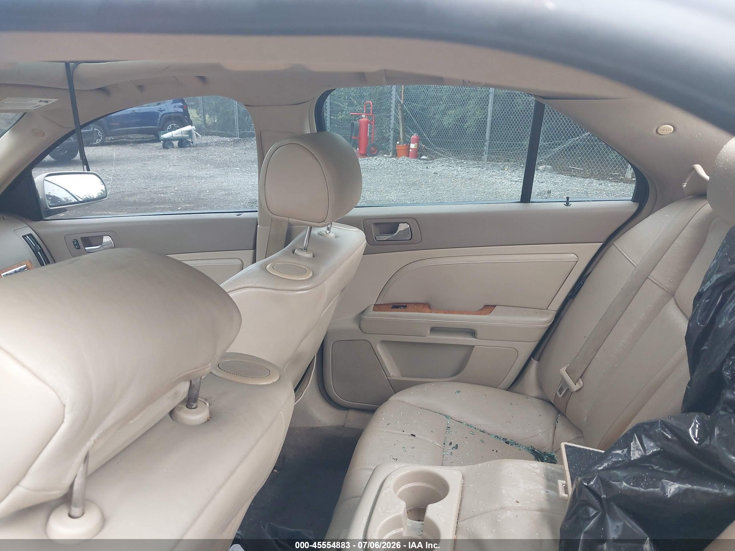 2009 Cadillac Sts Rwd W/1se Gold vin: 1G6DZ67A390104815
