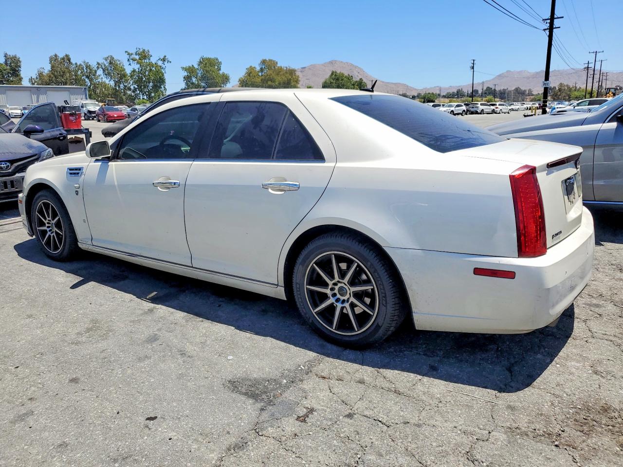 2008 Cadillac Sts Cream vin: 1G6DZ67AX80197489