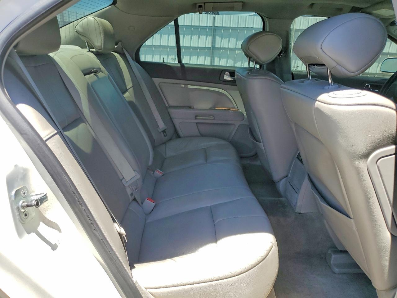 2008 Cadillac Sts Cream vin: 1G6DZ67AX80197489