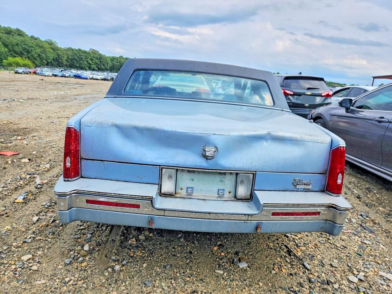 1988 Cadillac Eldorado Blue vin: 1G6EL1152JU617815