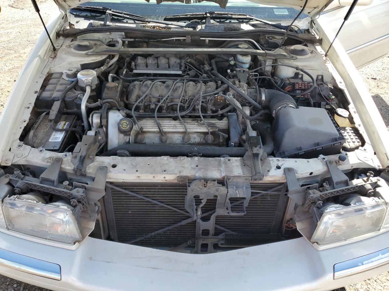 1999 Cadillac Eldorado White vin: 1G6EL12Y1XU610808