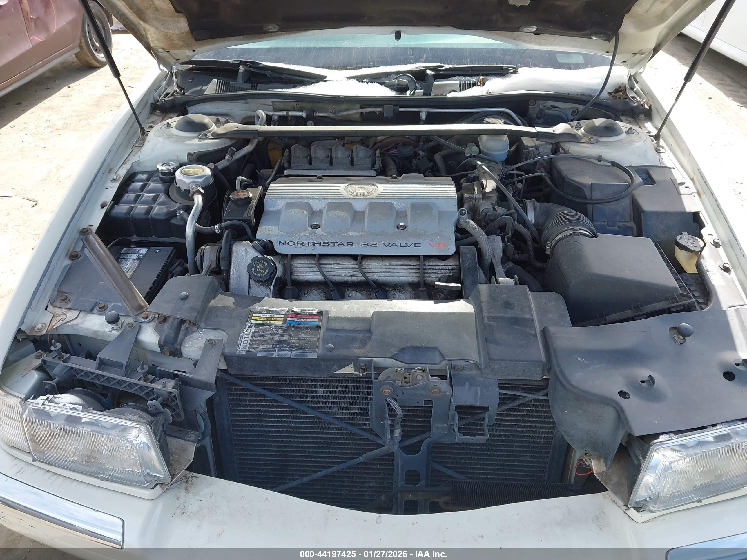 1998 Cadillac Eldorado Standard White vin: 1G6EL12Y2WU600156