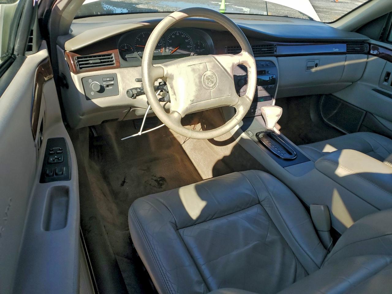 1998 Cadillac Eldorado White vin: 1G6EL12Y2WU603915
