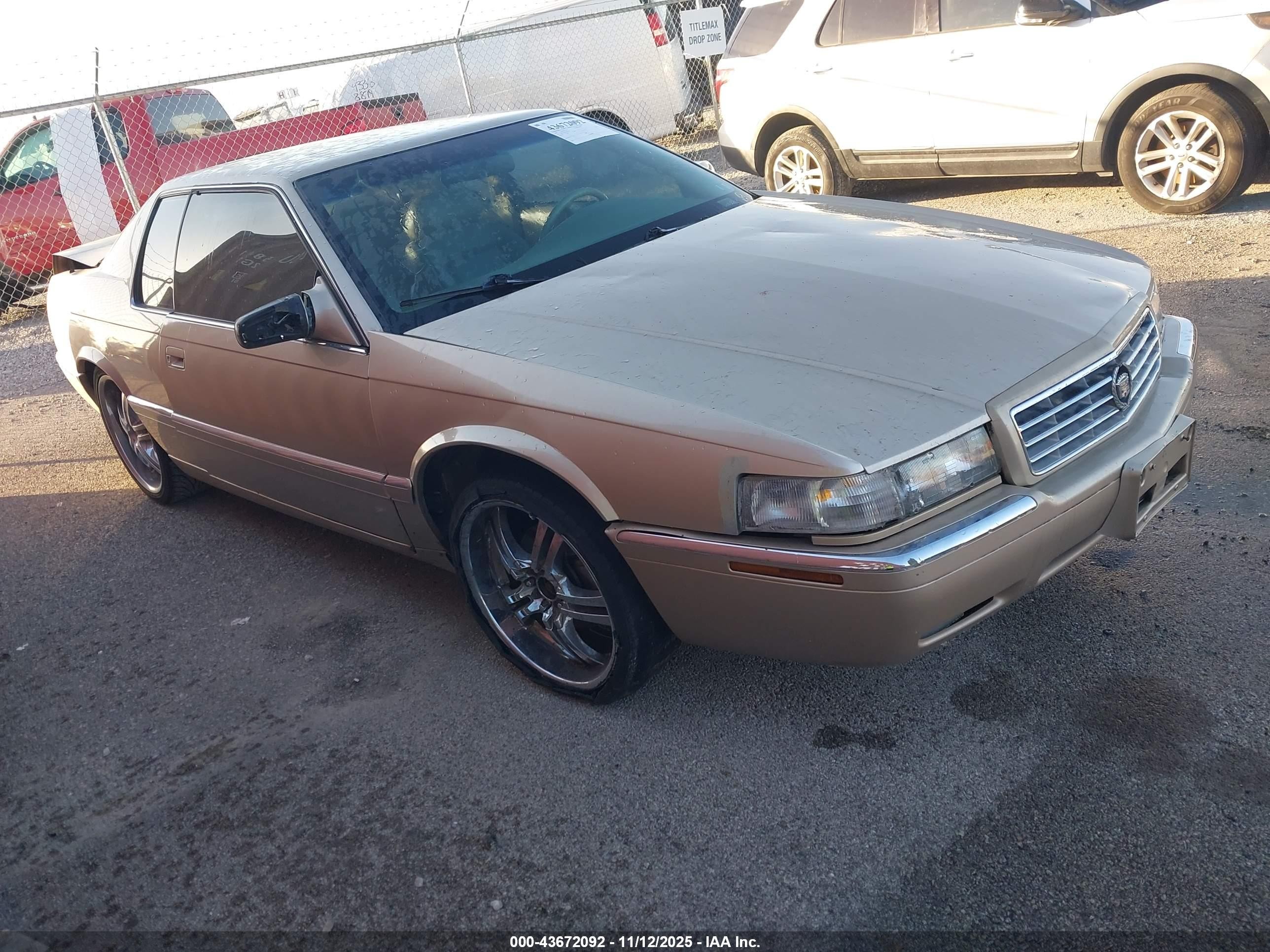1997 Cadillac Eldorado   Gold vin: 1G6EL12Y4VU612968