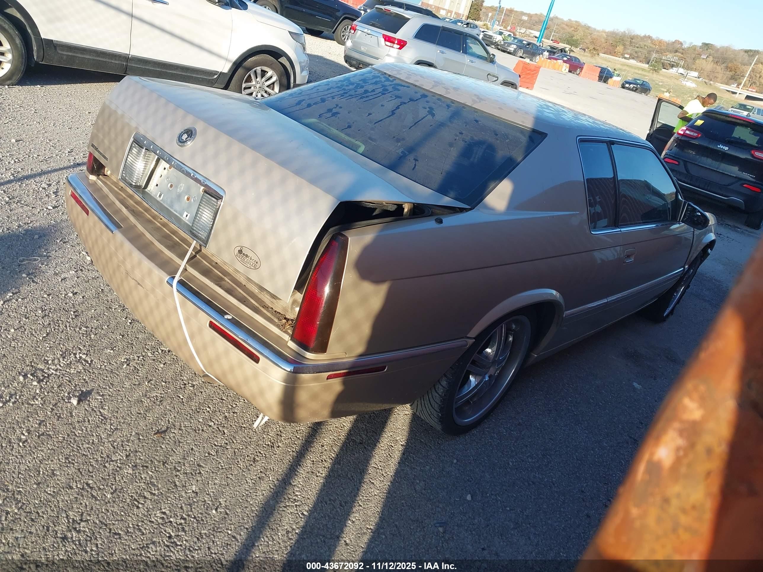 1997 Cadillac Eldorado   Gold vin: 1G6EL12Y4VU612968