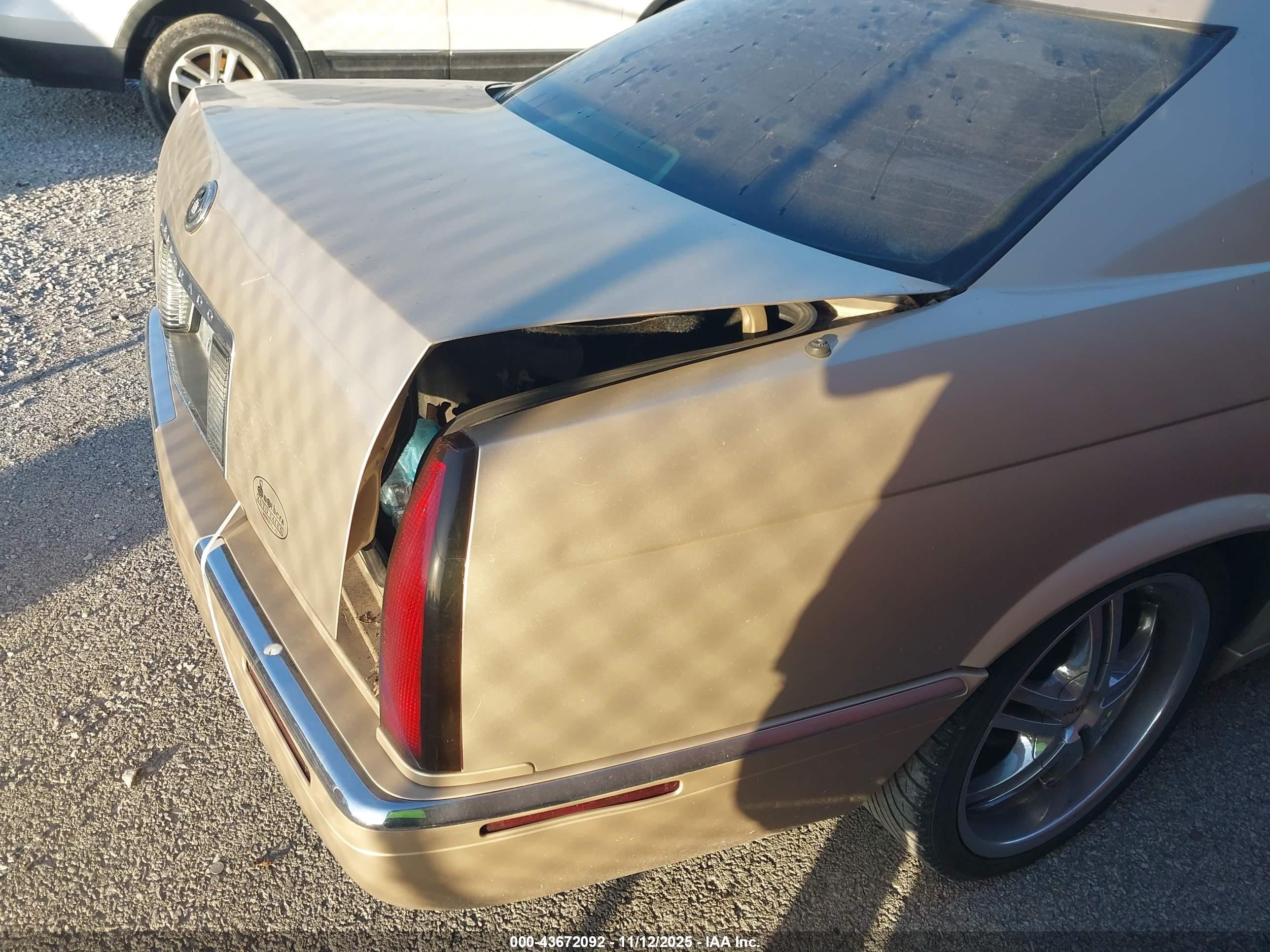 1997 Cadillac Eldorado   Gold vin: 1G6EL12Y4VU612968