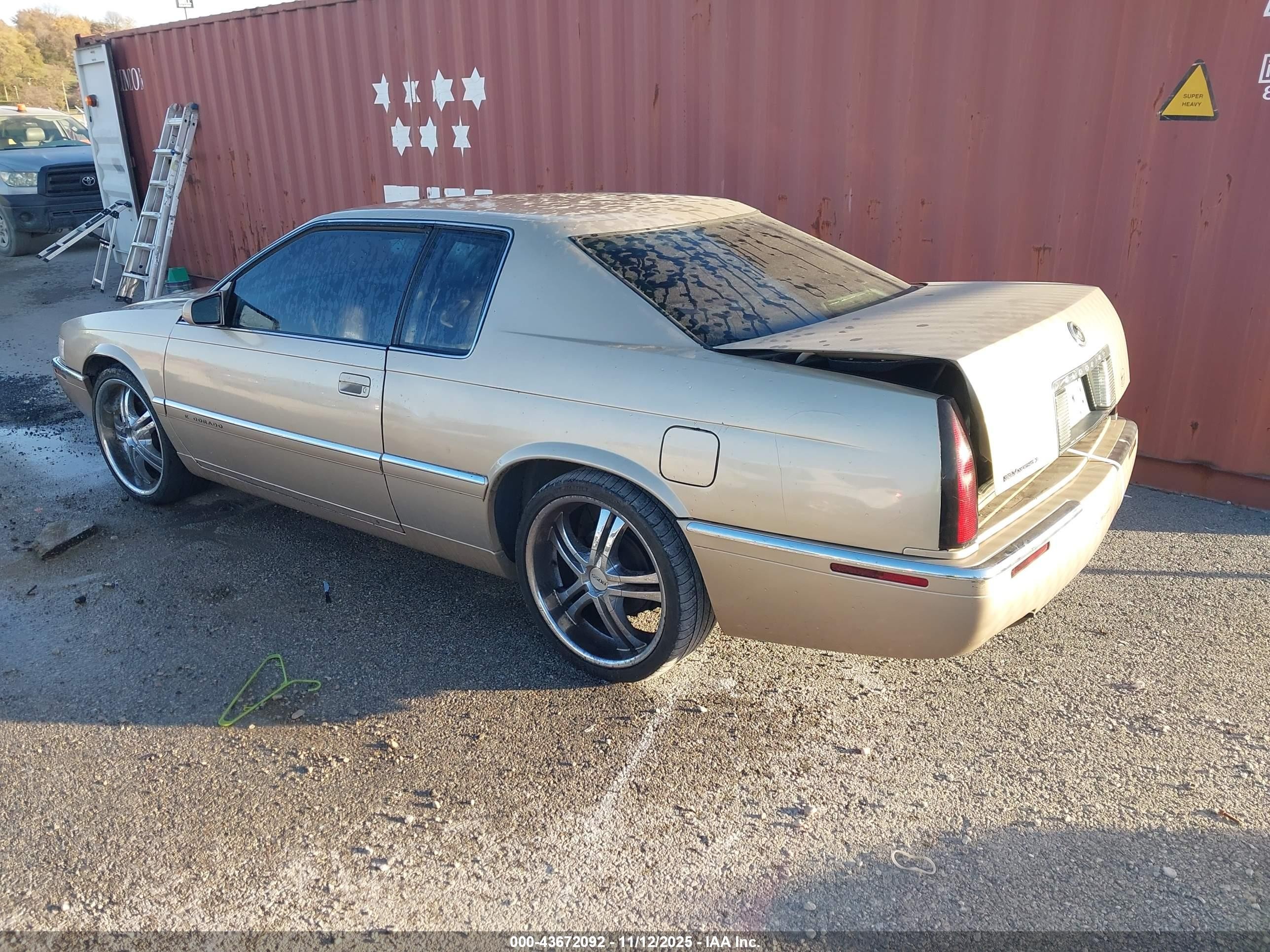 1997 Cadillac Eldorado   Gold vin: 1G6EL12Y4VU612968