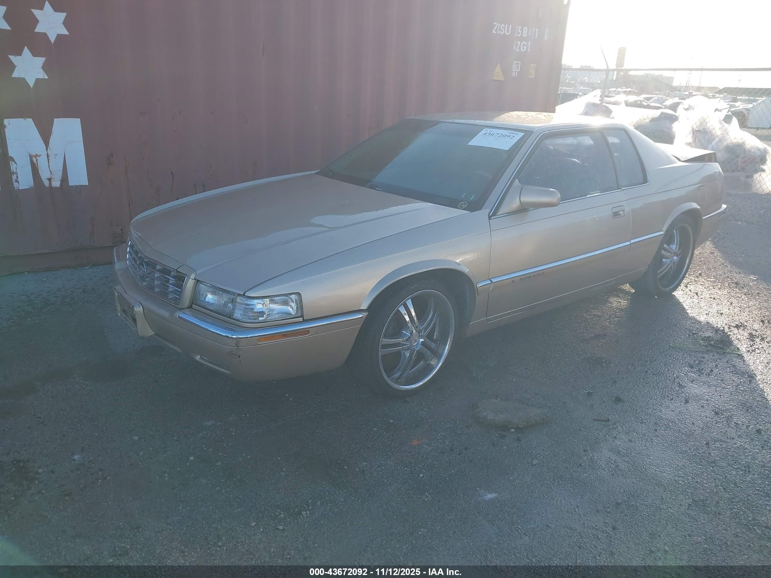 1997 Cadillac Eldorado   Gold vin: 1G6EL12Y4VU612968