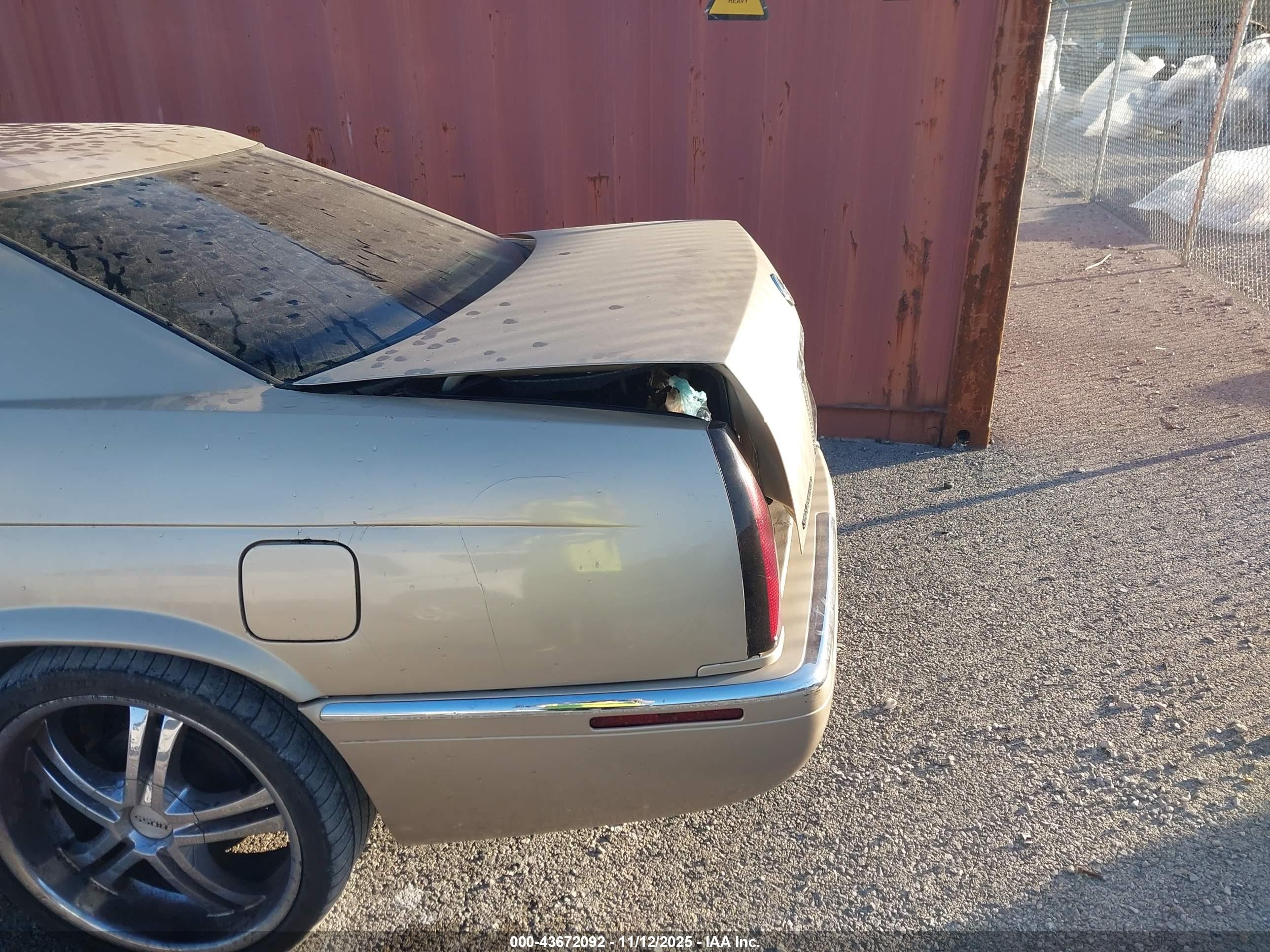 1997 Cadillac Eldorado   Gold vin: 1G6EL12Y4VU612968