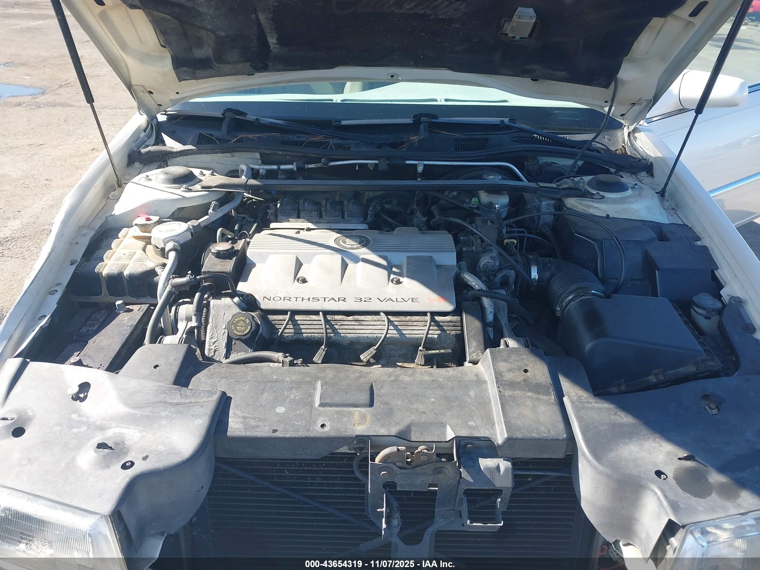 1998 Cadillac Eldorado Standard White vin: 1G6EL12Y6WU615582