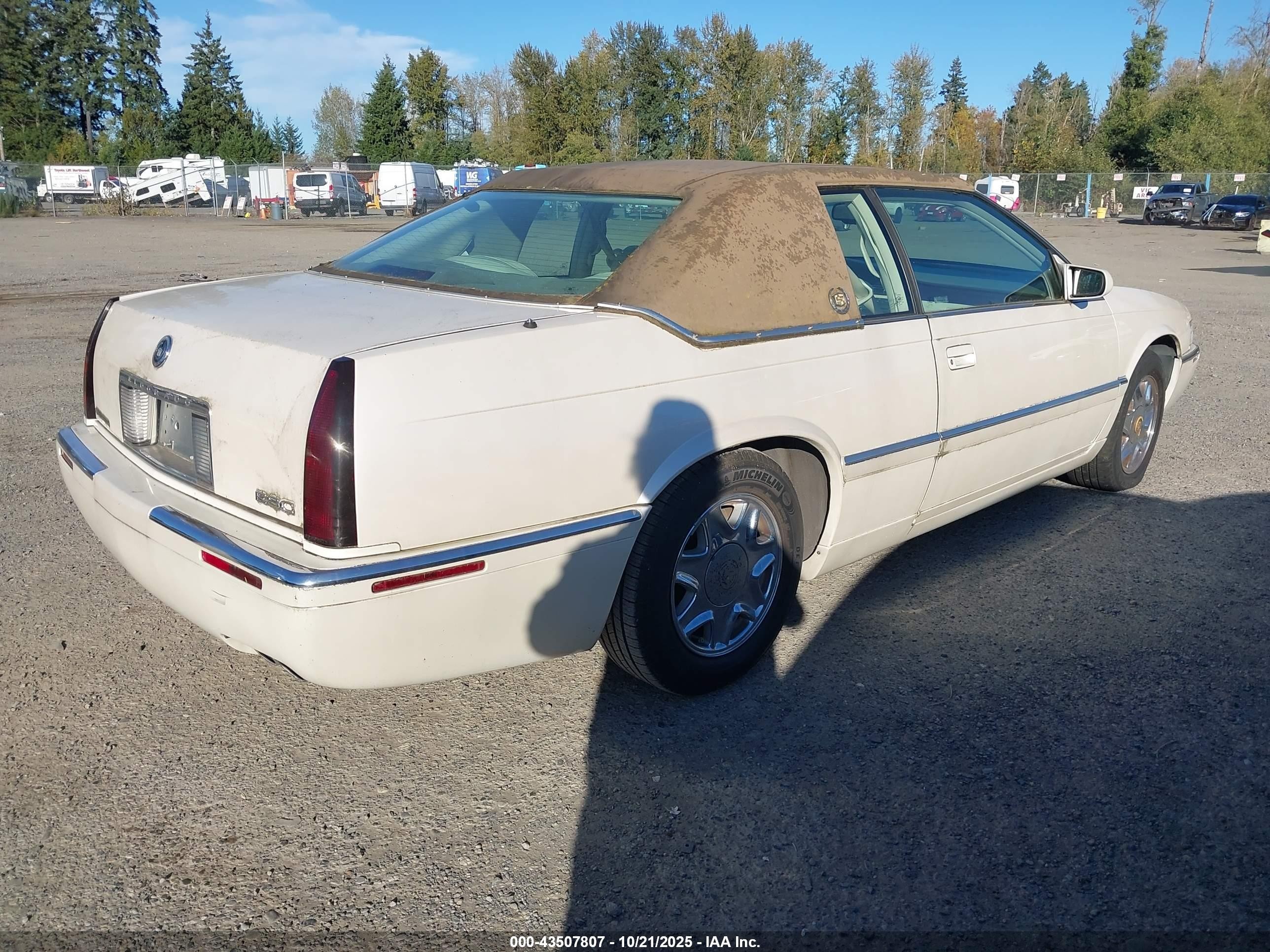 2002 Cadillac Eldorado Esc Белый vin: 1G6EL12Y72B100855