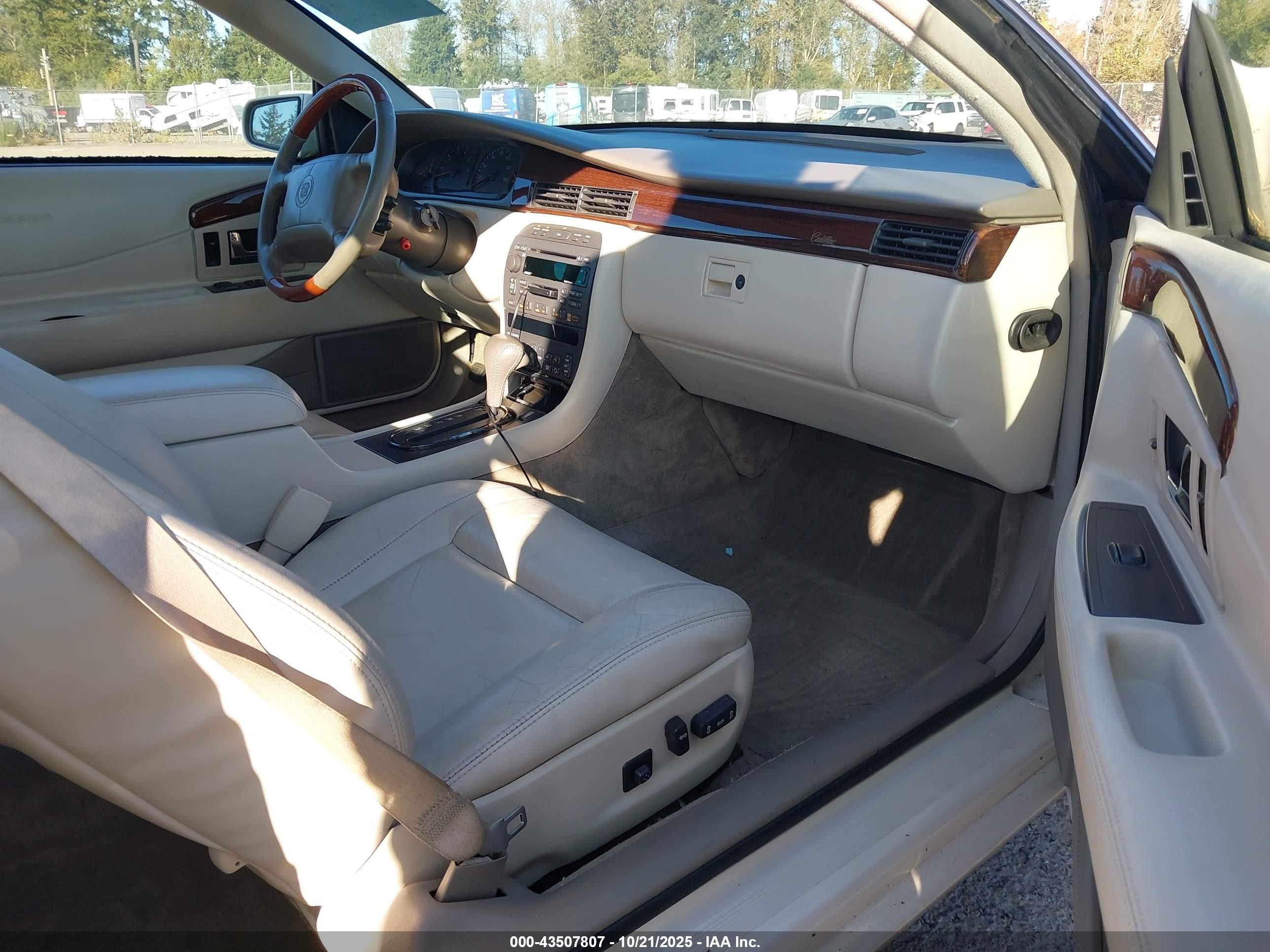 2002 Cadillac Eldorado Esc Белый vin: 1G6EL12Y72B100855