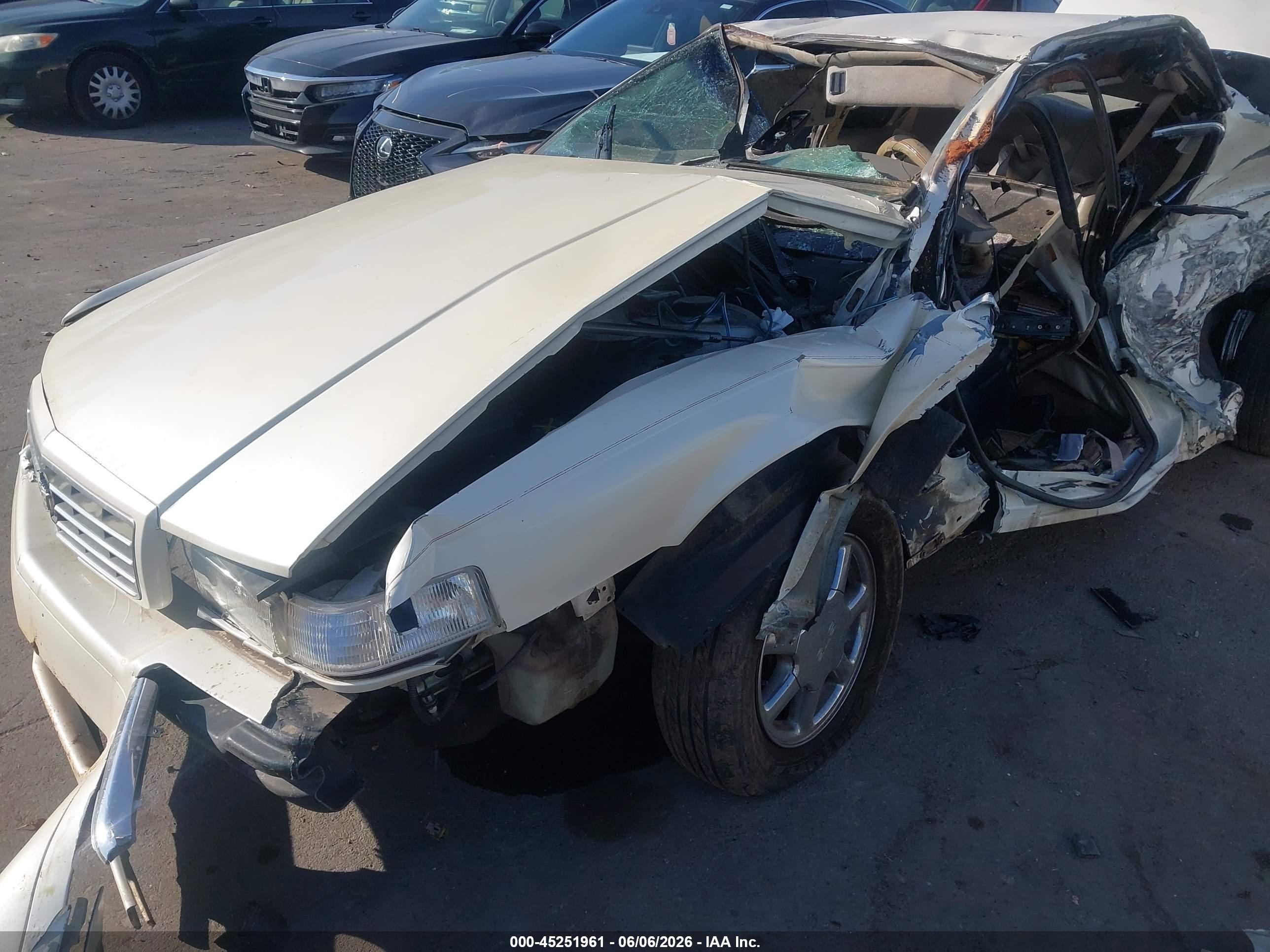 1997 Cadillac Eldorado Standard Beige vin: 1G6EL12Y7VU611409