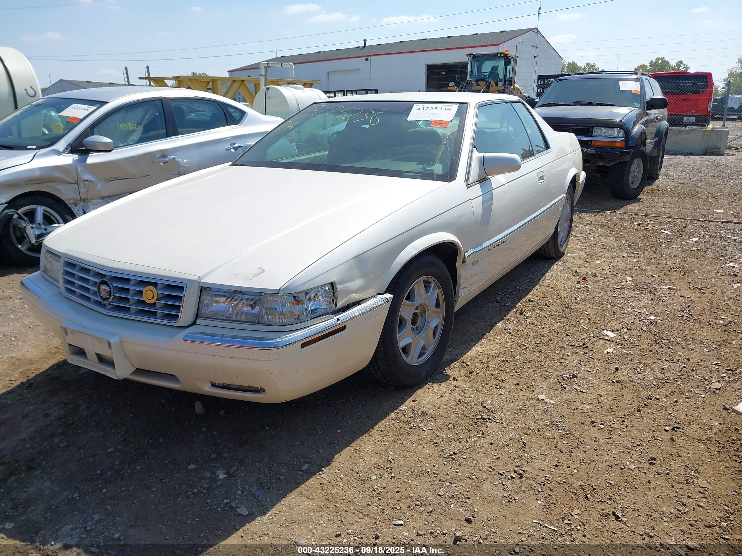 1999 Cadillac Eldorado Standard Cream vin: 1G6EL12Y9XU602259