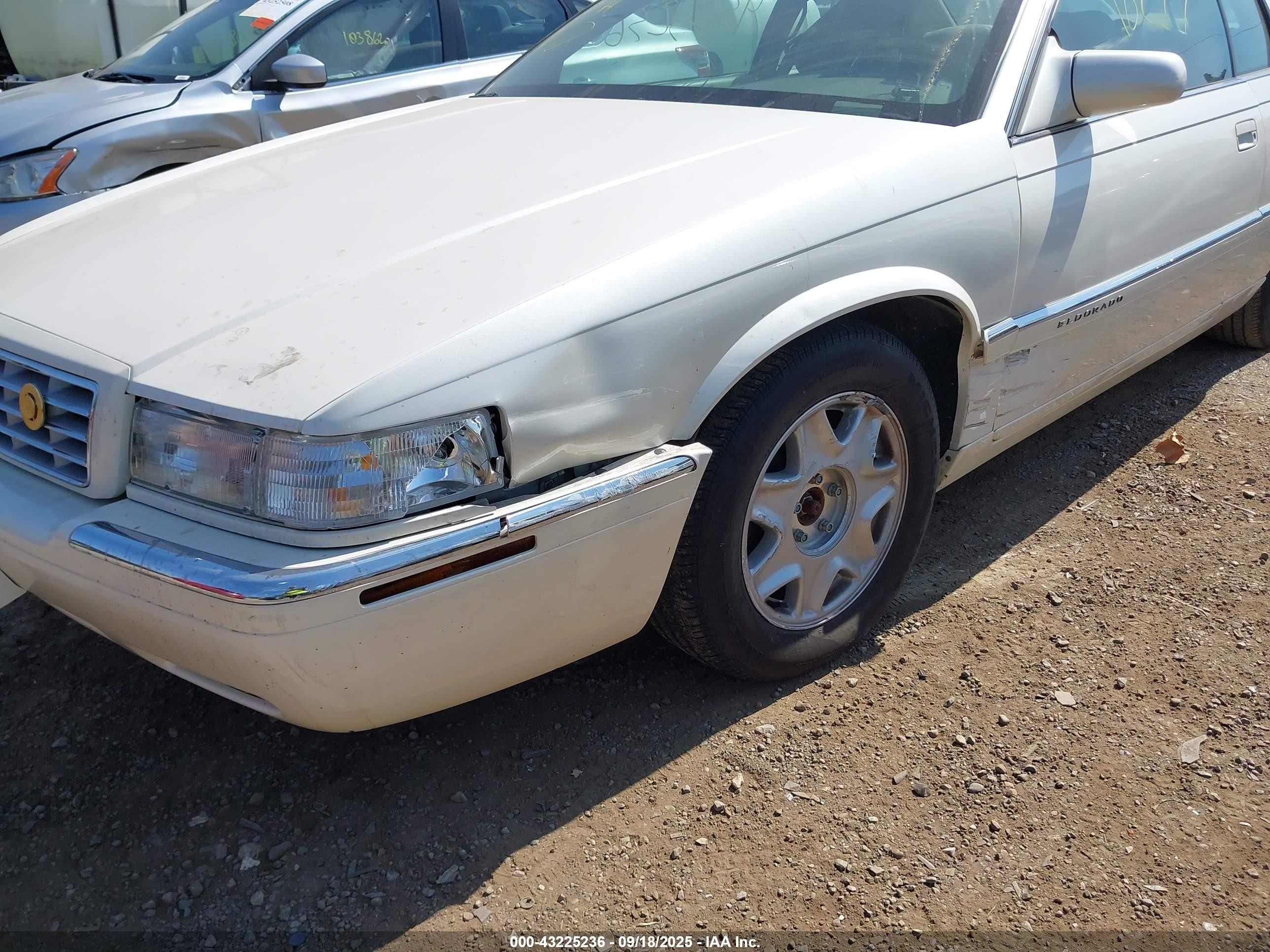 1999 Cadillac Eldorado Standard Cream vin: 1G6EL12Y9XU602259